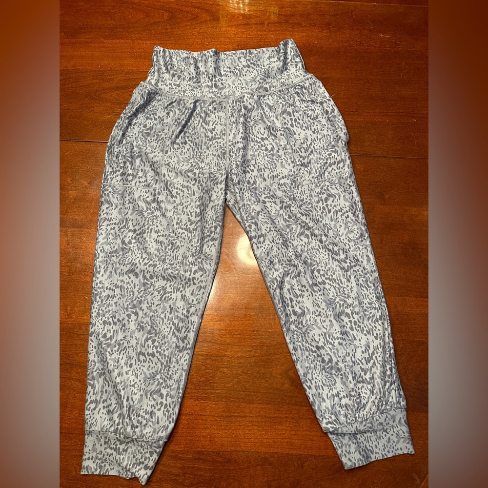 Athleta Salutation Crop Jogger Women’s Size M